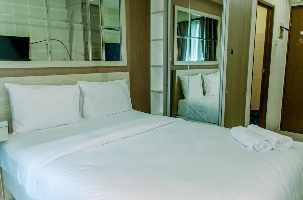 Homey And Warm Studio Room At Tifolia Apartment