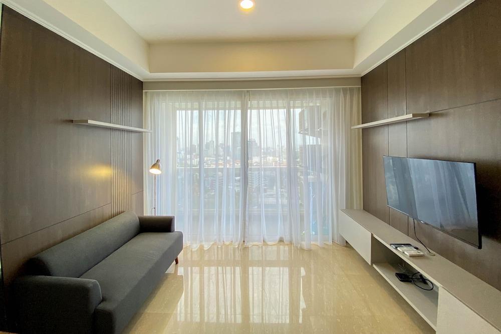 Comfort 2Br At Menteng Park Apartment - Tap to explore photos