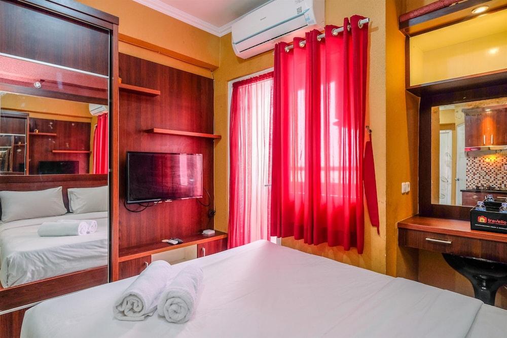 Fancy And Nice Studio At Green Pramuka City Apartment - Tap to explore photos