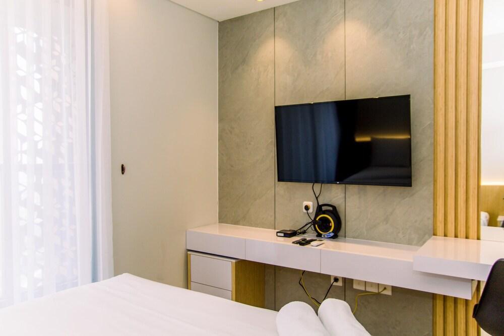 Fancy And Nice Studio Apartment At Gold Coast - Tap to explore photos