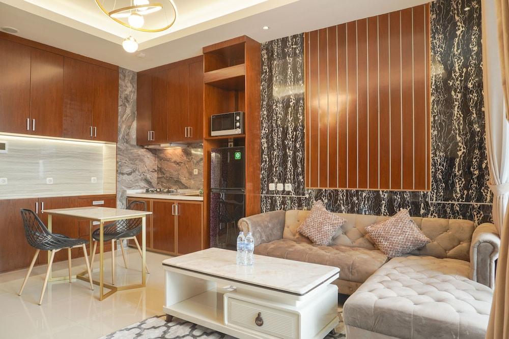 Homey And Spacious 2Br At Samara Suites Apartment - Tap to explore photos
