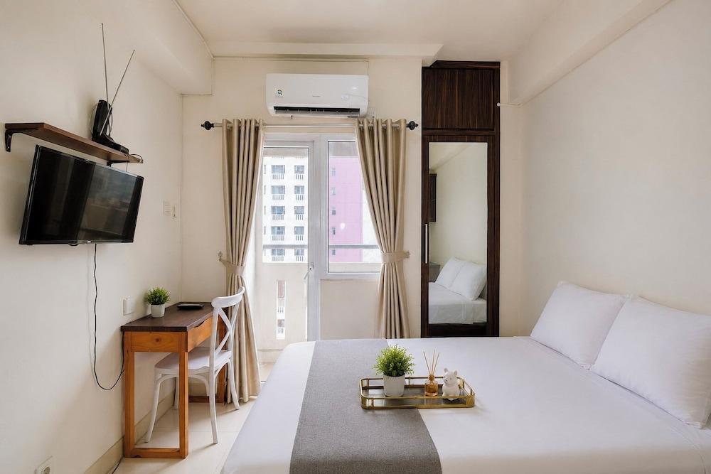 Comfy Studio Apartment @ Green Pramuka City - Tap to explore photos