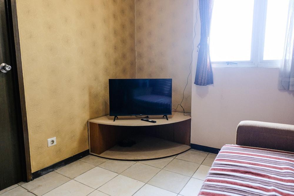 Homey 2Br At Suites @Metro Apartment - Tap to explore photos