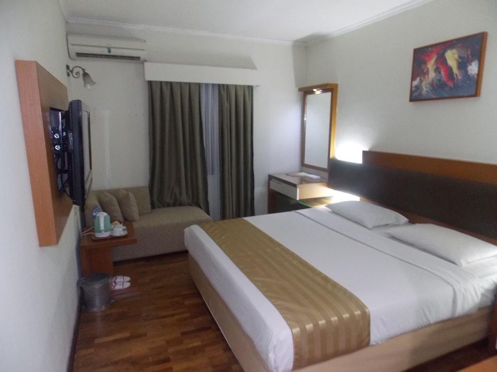 Hotel Mega Proklamasi Room Type - Grand Deluxe