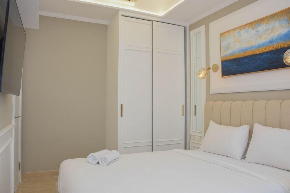 Modern And Comfy 2Br At Menteng Park Apartment - Tap to explore photos