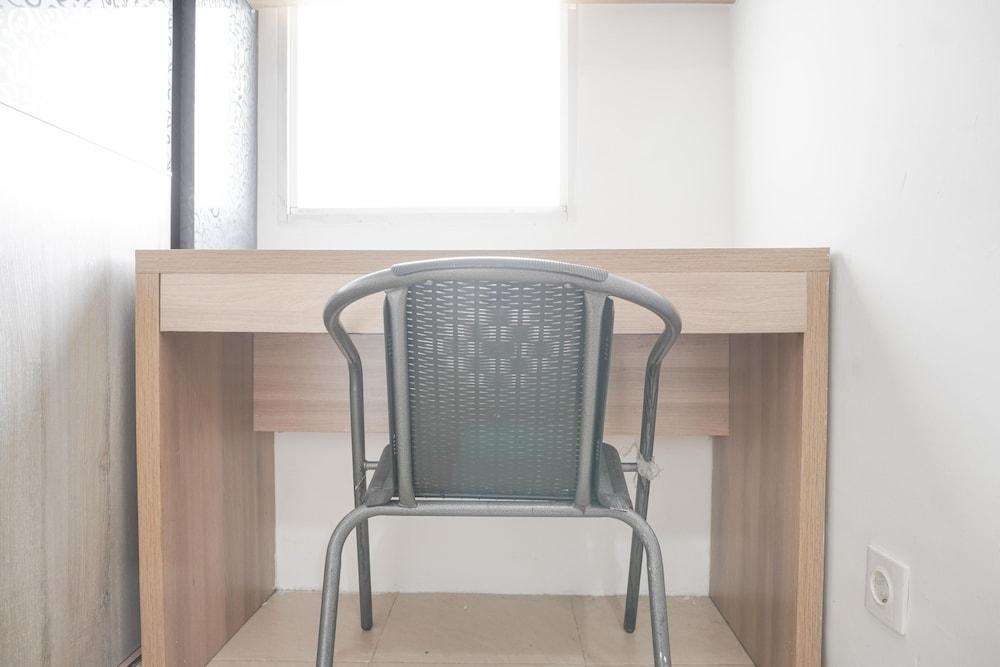 Minimalist And Comfort Studio At Belmont Residence Puri Apartment - Tap to explore photos