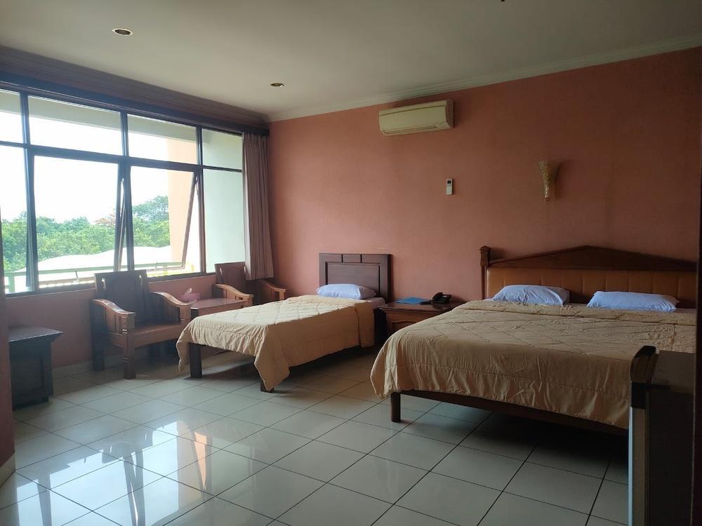 678 Hotel Cawang by Cocotel Room Type - Executive Studio