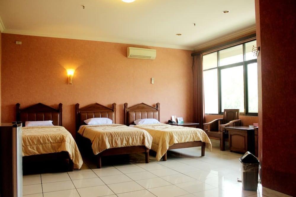 678 Hotel Cawang by Cocotel Room Type - Family Studio