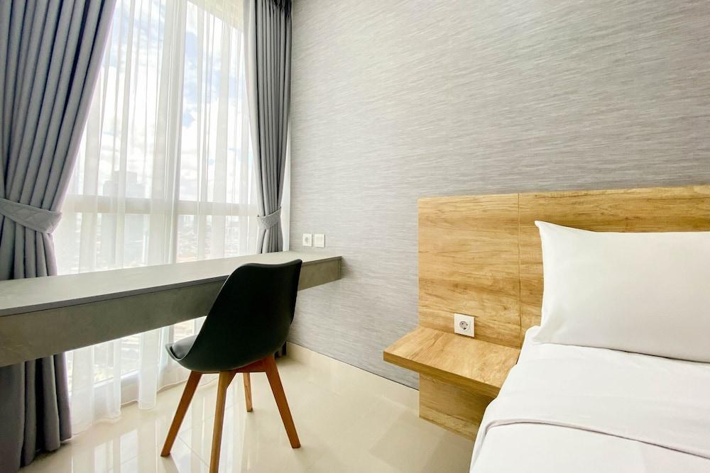 Comfort And Modern Look Studio Room Ciputra World 2 Apartment - Tap to explore photos