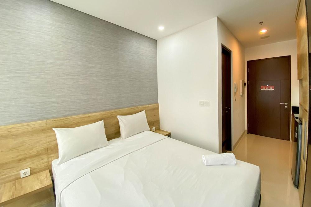 Comfort And Modern Look Studio Room Ciputra World 2 Apartment - Tap to explore photos