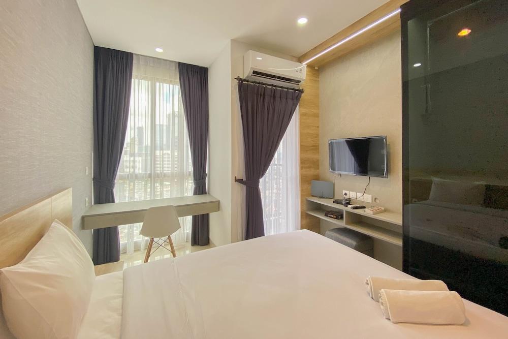 Elegant And Homey Studio Ciputra World 2 Apartment - Tap to explore photos