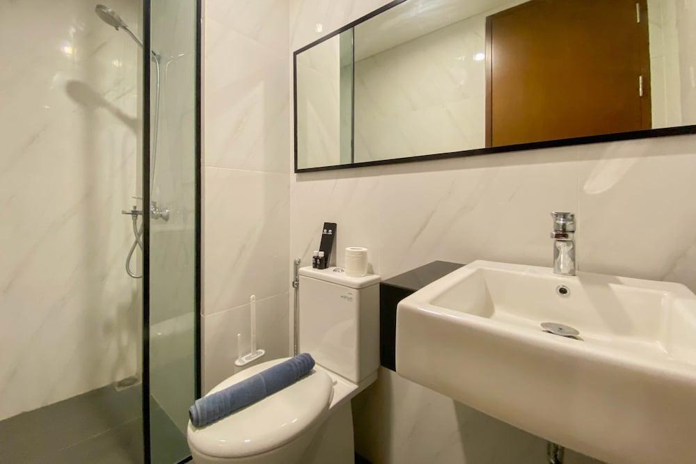 Elegant And Homey Studio Ciputra World 2 Apartment - Tap to explore photos