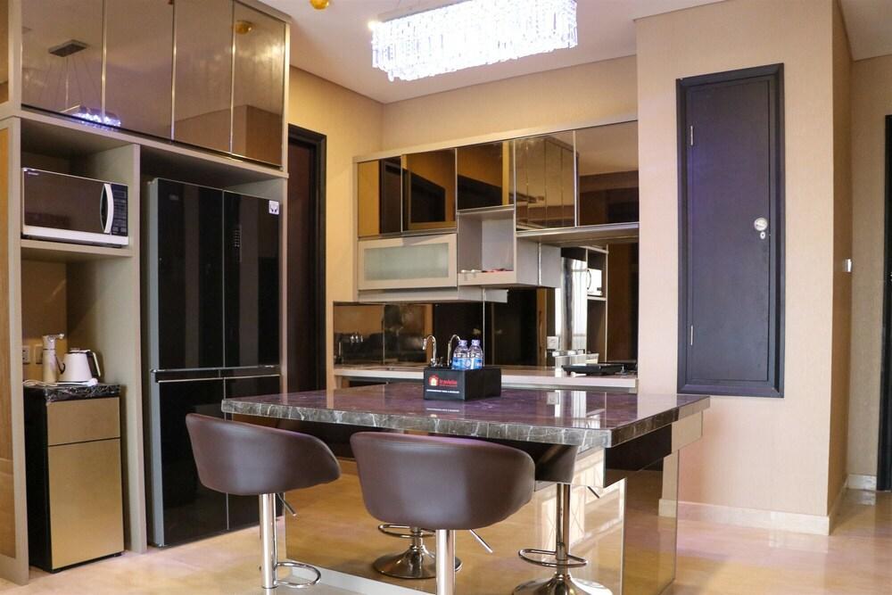 Exclusive And Comfortable 3Br Sudirman Suites Apartment - Tap to explore photos