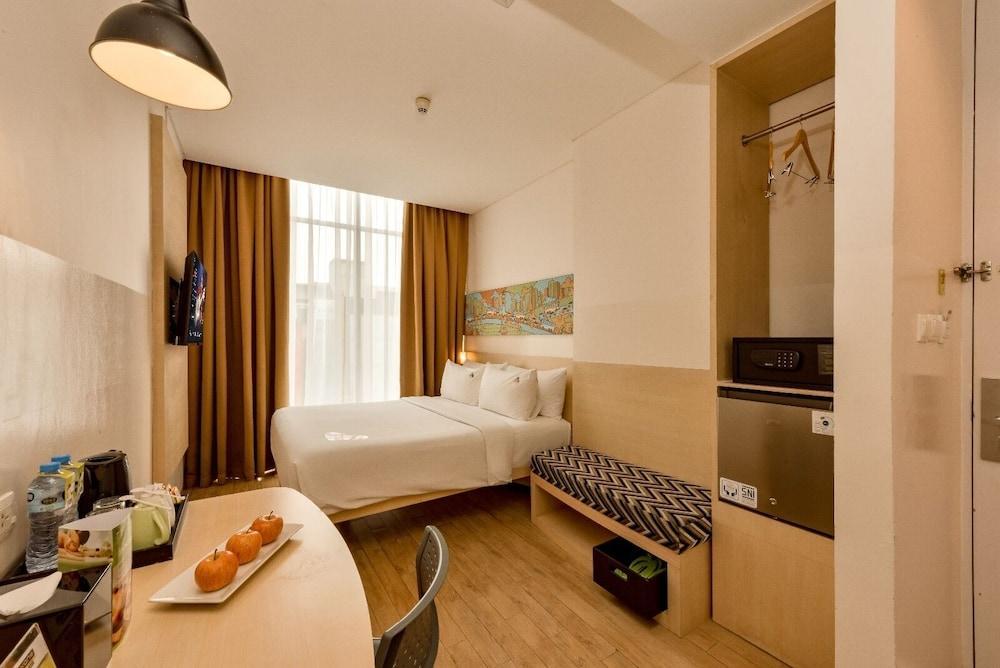 MaxOneHotels Premier Melawai Room Type - Superior Double Room