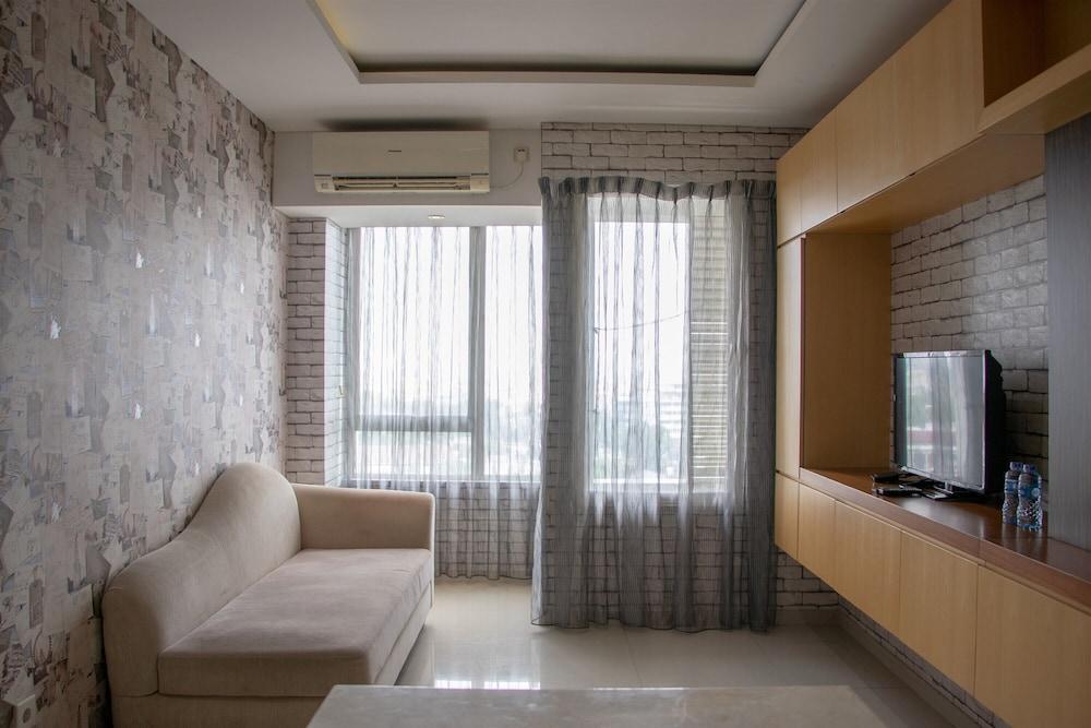 Comfort 2Br At Nifarro Park Apartment - Tap to explore photos