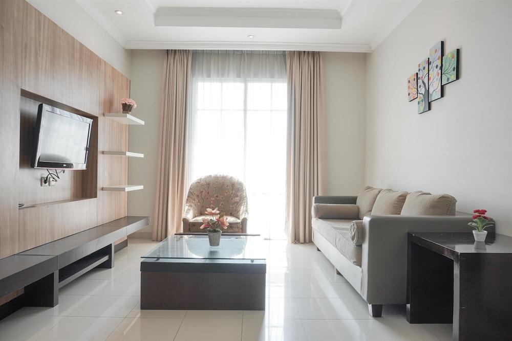 Cozy Stay And Tidy 1Br At The Bellezza Apartment - Tap to explore photos