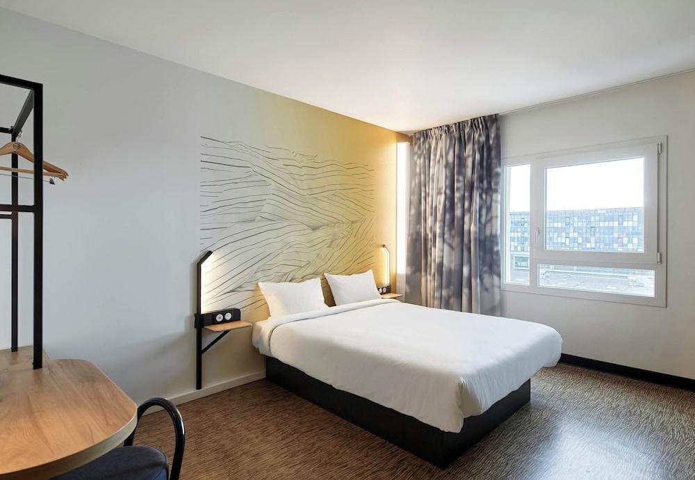 B&B HOTEL Paris Ivry Quai de Seine - Tap to explore photos