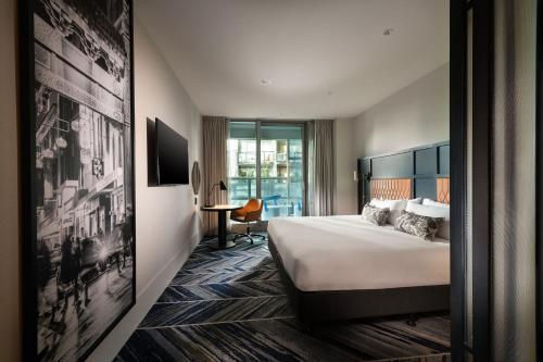 Dorsett Melbourne - Tap to explore photos
