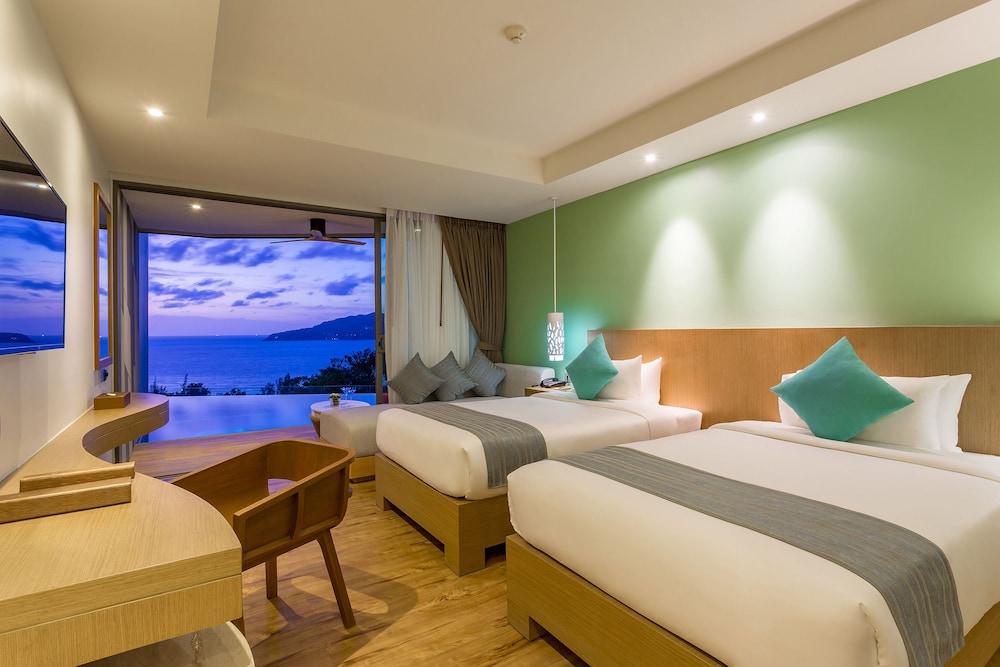 Crest Resort & Pool Villas Phuket Room Type - Deluxe Pool Access Seaview