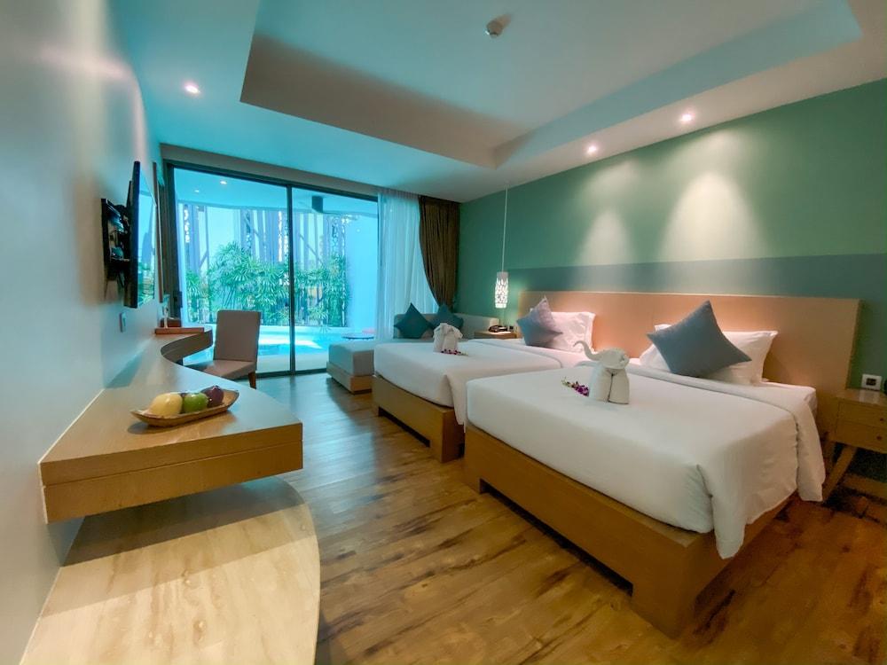 Crest Resort & Pool Villas Phuket Room Type - Deluxe Pool Access Crest Resort & Pool Villas Phuket Room Type - Deluxe Pool Access
