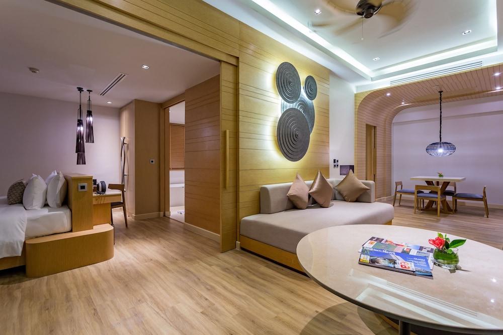 Crest Resort & Pool Villas Phuket Room Type - Family Pool Villa