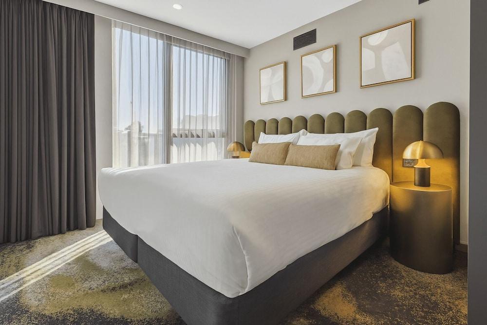 Melbourne City Apartment Hotel - Tap to explore photos