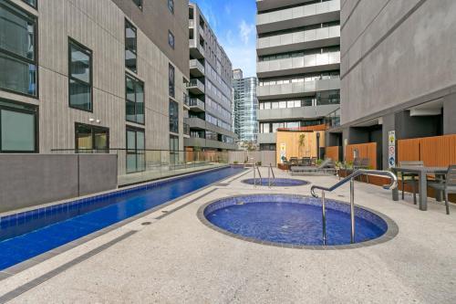 Melbourne City Apartment Hotel - Tap to explore photos