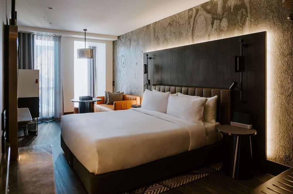 The Motley Hotel Richmond, Tapestry Collection by Hilton Room Type - King Room with Balcony