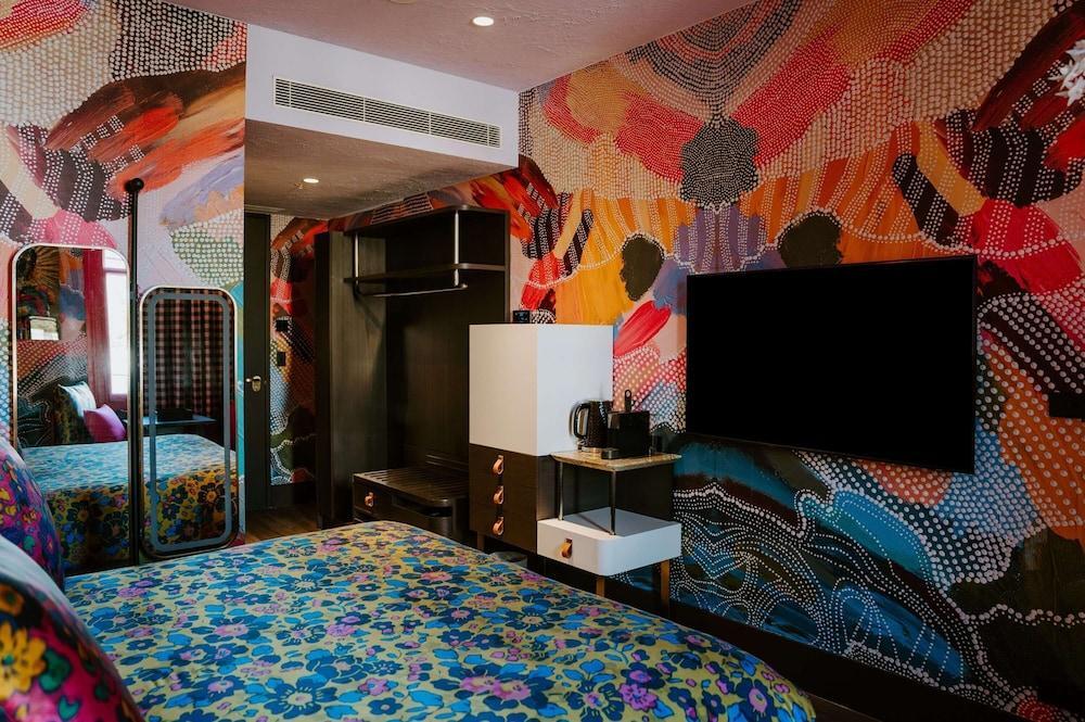 The Motley Hotel Richmond, Tapestry Collection by Hilton - Tap to explore photos