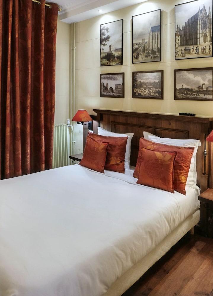 Hôtel du Château Room Type - Quadruple Room Hôtel du Château Room Type - Quadruple Room