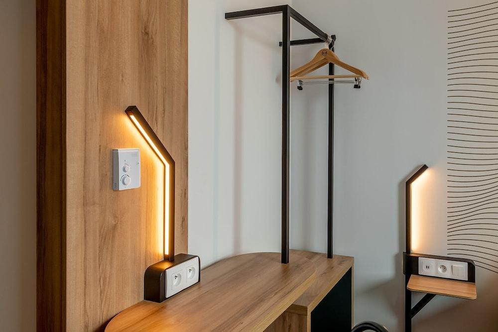 B&B HOTEL Paris Meudon Vélizy Room Type - Double Room, Mobility Accessible, Non Smoking(1 Double Bed)