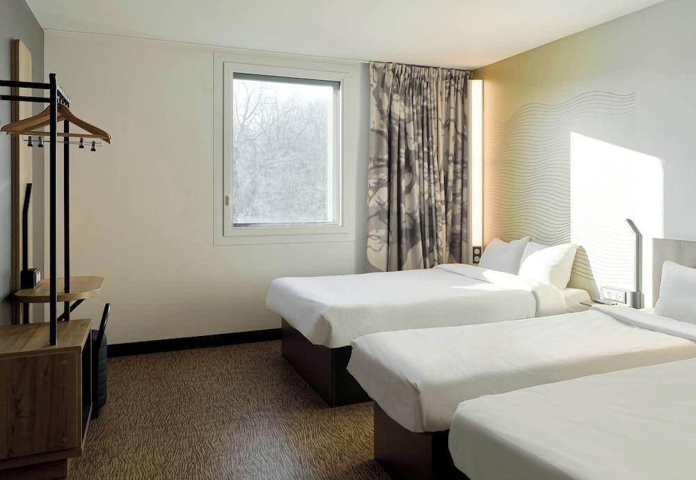 B&B HOTEL Paris Meudon Vélizy Room Type - Quadruple Room B&B HOTEL Paris Meudon Vélizy Room Type - Quadruple Room