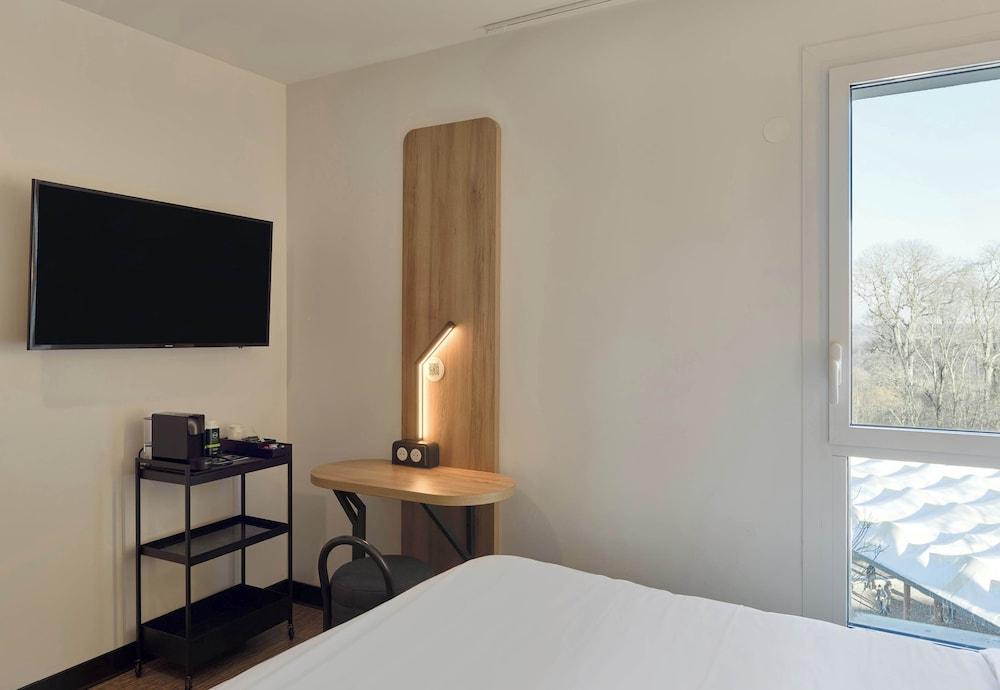 B&B HOTEL Paris Meudon Vélizy - Tap to explore photos