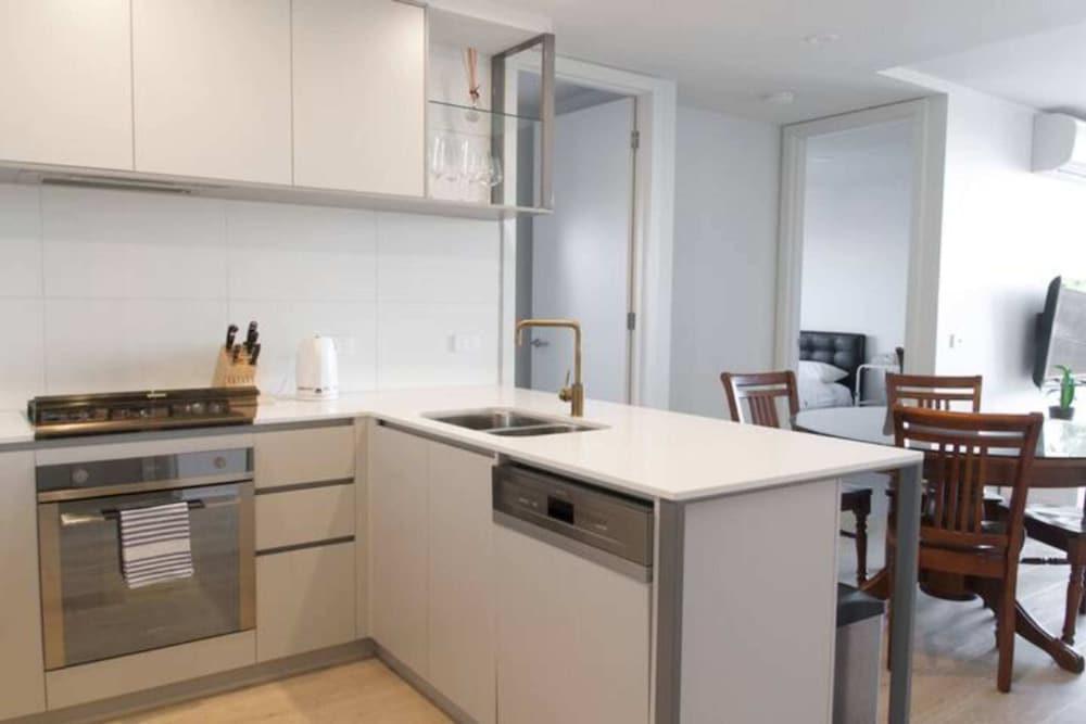 New Spacious 2 Bedroom With Gorgeous City Views Room Type - Basic Apartment, Multiple Beds