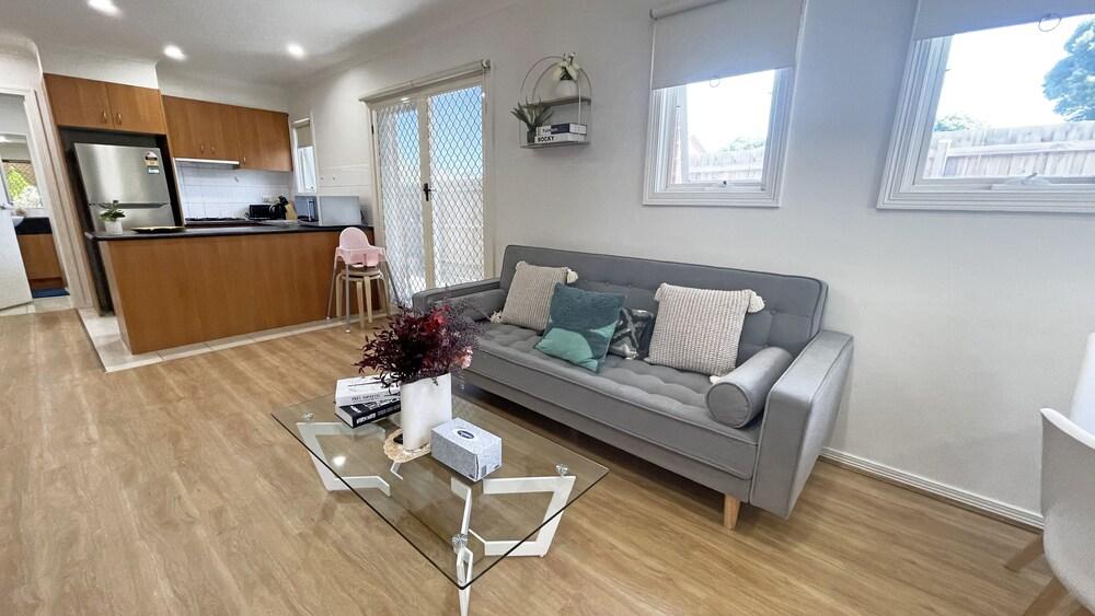 Box Hill Compact Home Small family WiFi - Tap to explore photos