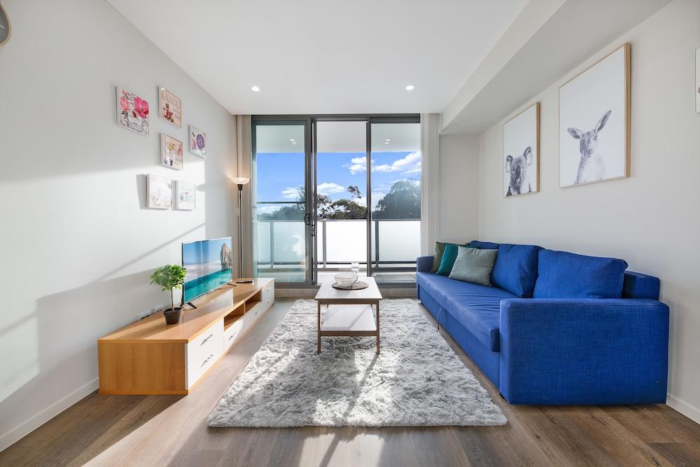 Wentworthville 2 Bedrooms 2 Bathrooms with Free Parking by KozyGuru - Tap to explore photos