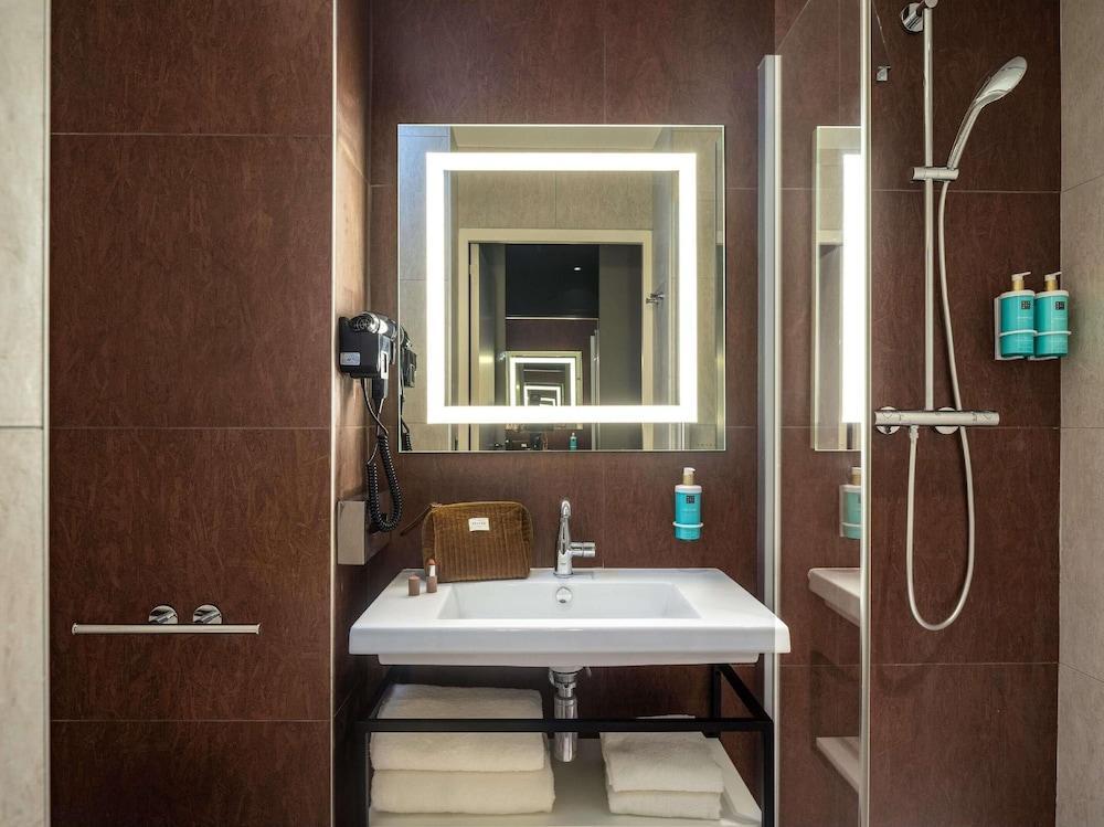 Novotel Paris Val de Fontenay Room Type - Standard Room, 1 Double Bed, Balcony