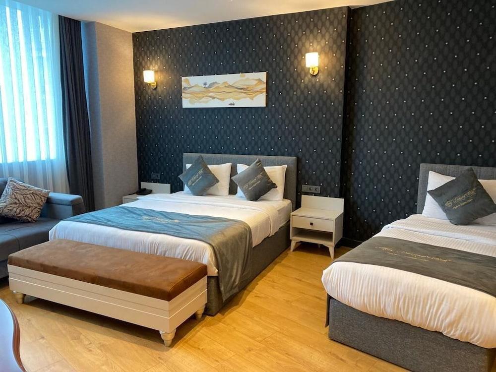 HMZ Luxury Hotel Room Type - Family Suite