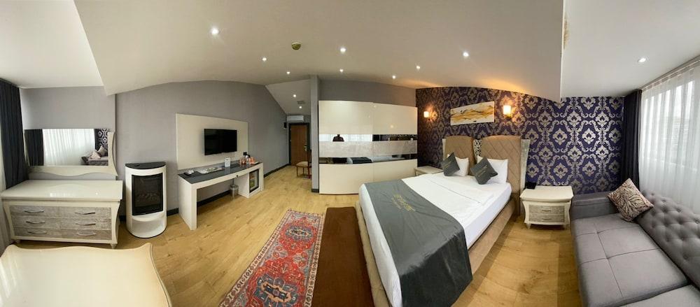 HMZ Luxury Hotel Room Type - Grand Double Room