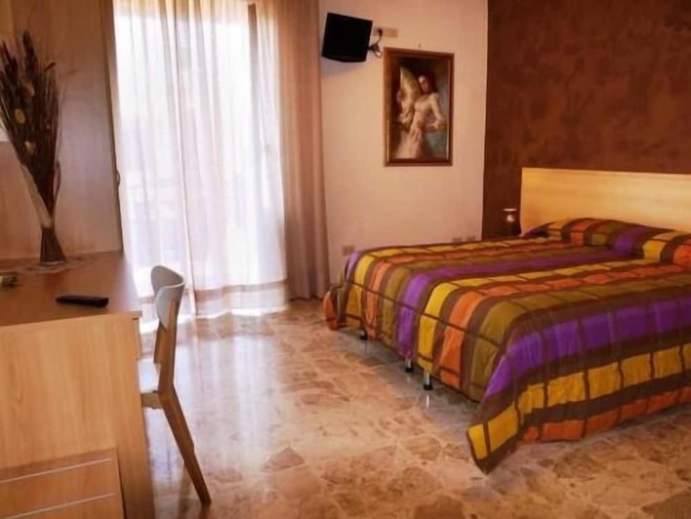 B&B Raggio di Sole Room Type - Triple Room, Private Bathroom (External)