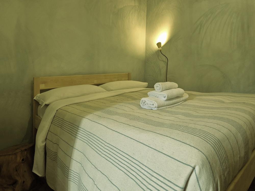 Wiki Hostel & Greenvillage Room Type - Single Room, Private Bathroom, Garden Area