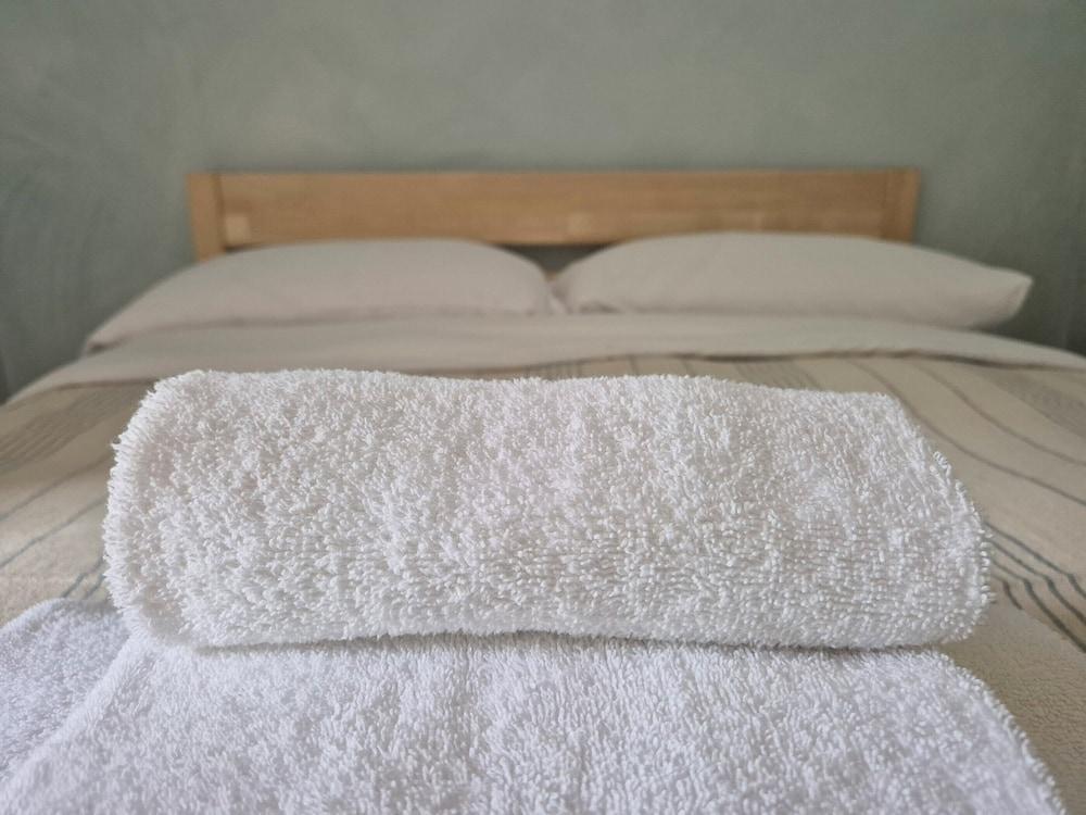 Wiki Hostel & Greenvillage Room Type - Superior Room, 1 King Bed, Ensuite, Garden Area