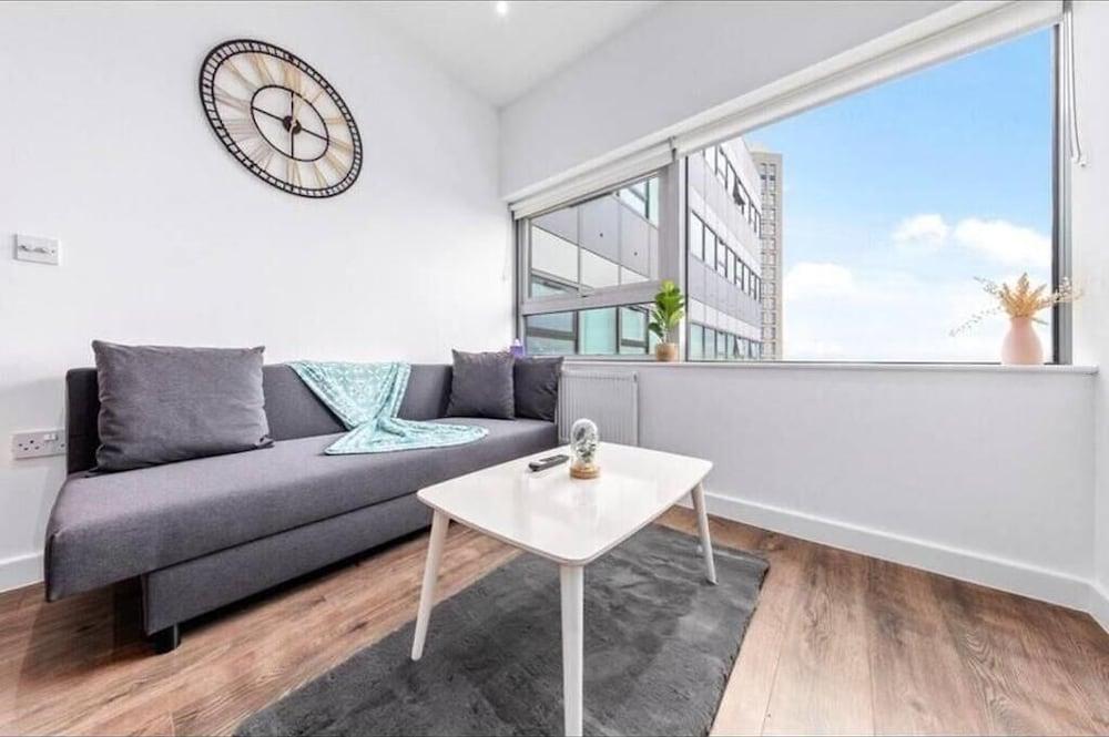 Captivating 1-bed Apartment 15 min to Londonbridge - Tap to explore photos