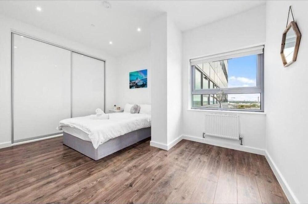 Captivating 1-bed Apartment 15 min to Londonbridge - Tap to explore photos