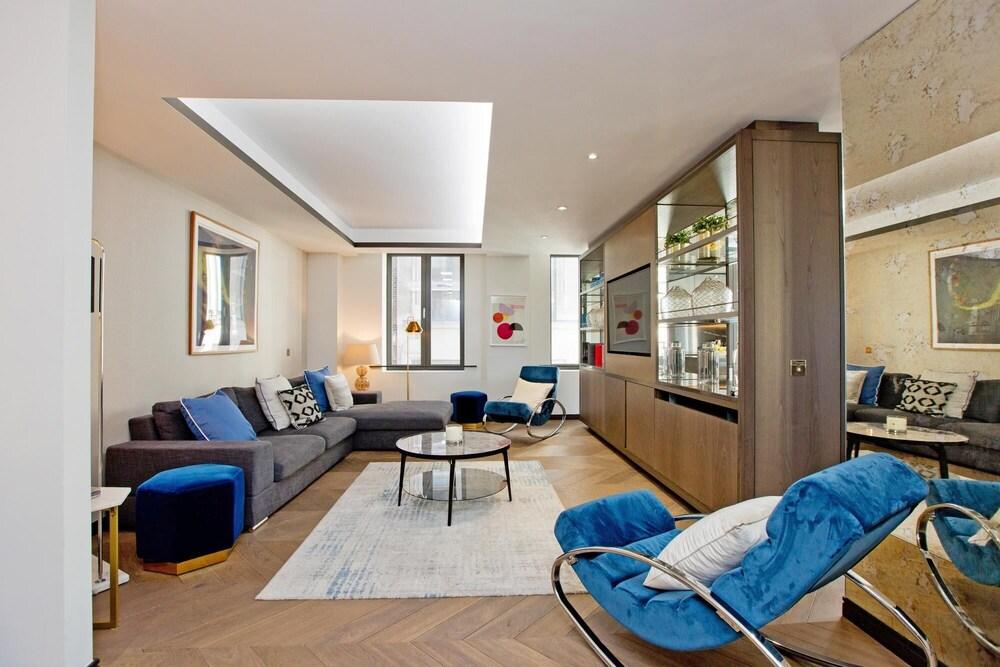 GS1 - 3 Bed Deluxe in London - Tap to explore photos