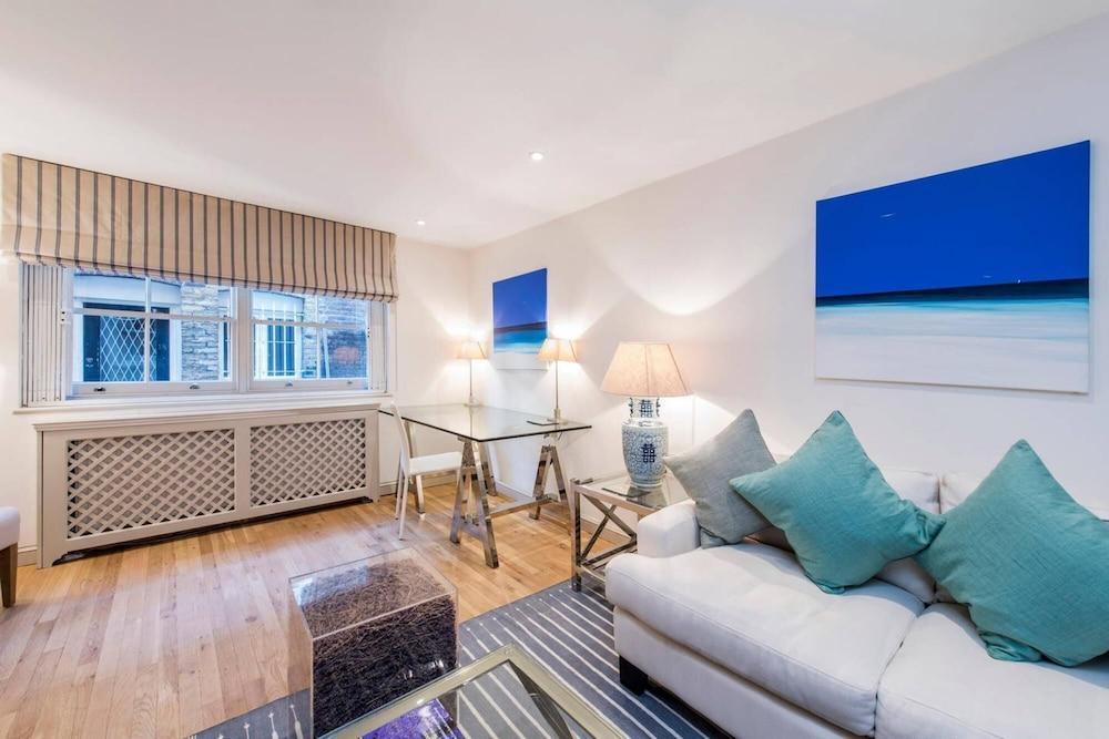 Modern Marble Arch 3bed Family Home - Tap to explore photos