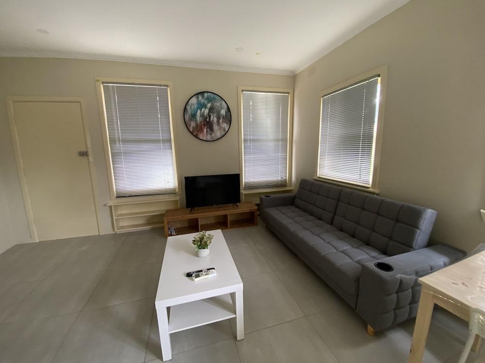 Mitcham train station 2 bedrooms unit - Tap to explore photos