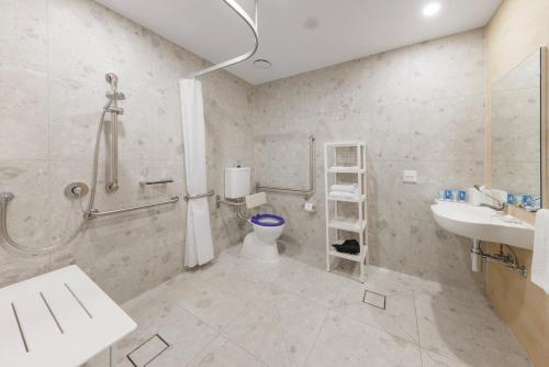 Meriton Suites Melbourne Room Type - Studio Suite, Accessible (Mini)