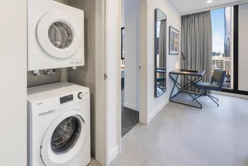 Meriton Suites Melbourne Room Type - Suite, 2 Bedrooms, Accessible