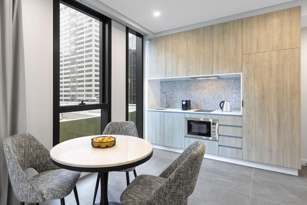 Meriton Suites Melbourne - Tap to explore photos